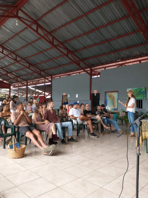Neighbors gathered for a Baru watershed presentation in San Salvador
